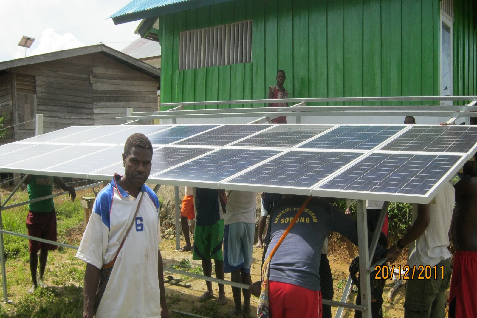 Perbedaan Sistem PLTS On-Grid, Off-Grid, dan Hybrid